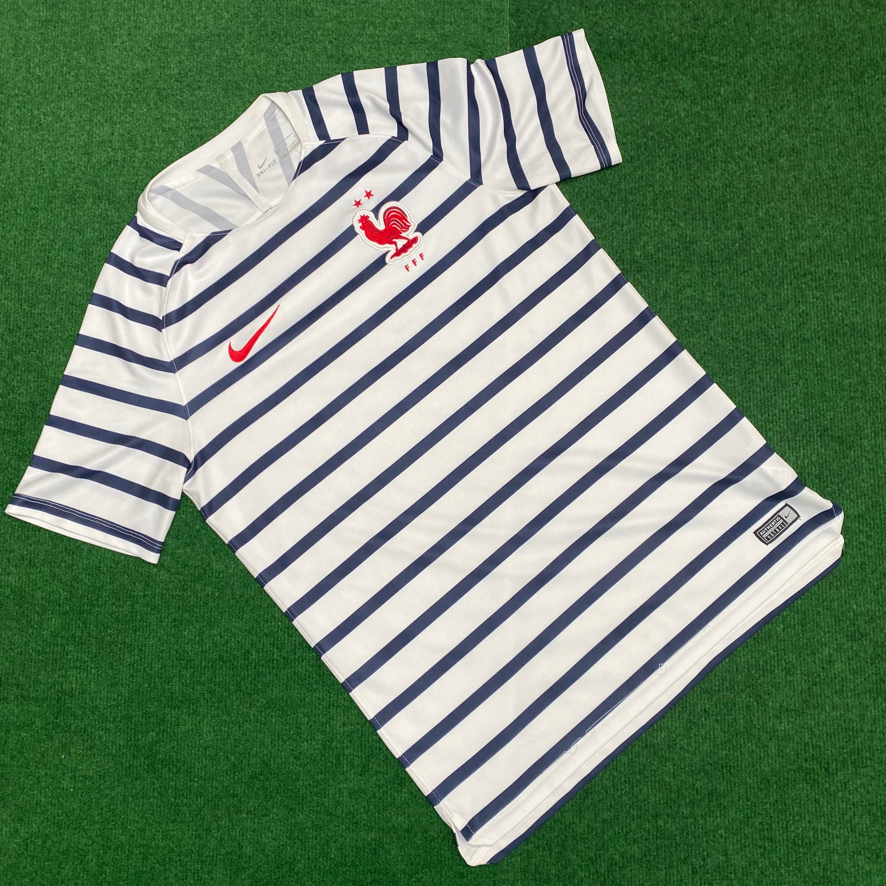 FRANCE - 2011 - AWAY KIT - M